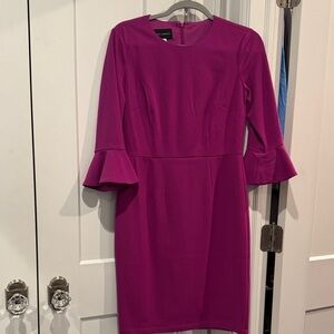 Donna Morgan Elegant Magenta Dress with Flared Sleeves